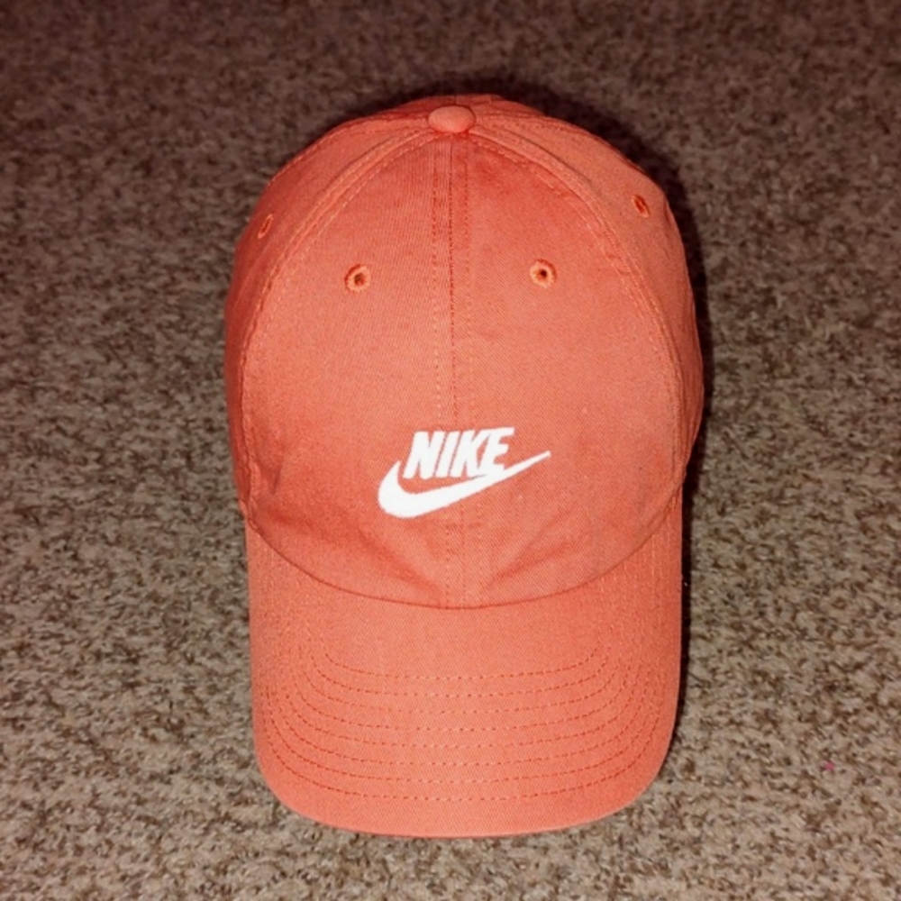Nike Sportswear Heritage86 Futura Washed Adjustable Back Hat